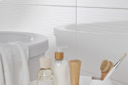 Agrob Buchtal Wandfliesen weiß, glänzend gestreift, 30x90 cm