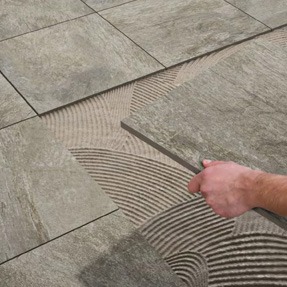 Terrassenplatten fest verkleben